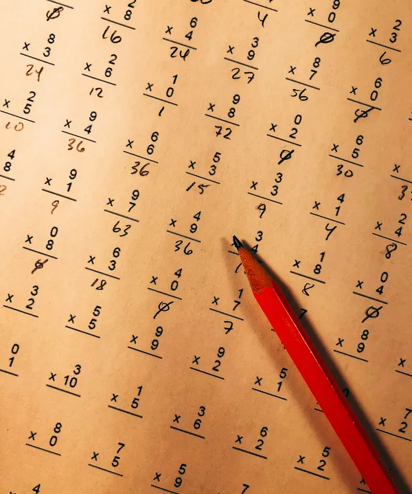 דף תרגול מתמטיקה עם עיפרון
